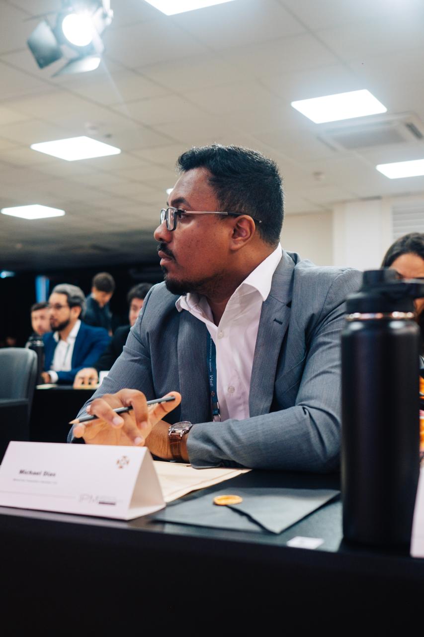 Michael Dias em mesa de discussão executiva
