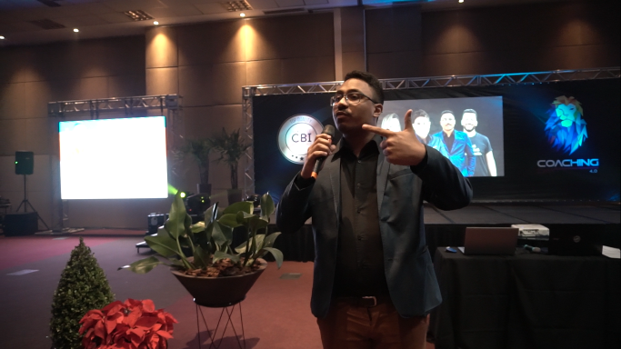 Michael Dias em palco corporativo, anos iniciais